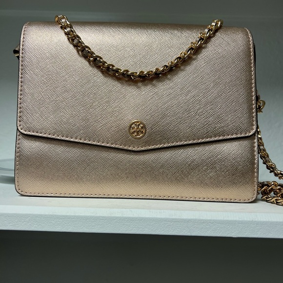 Tory Burch Handbags - Tory Burch Metallic Rose Gold Chain Crossbody Bag